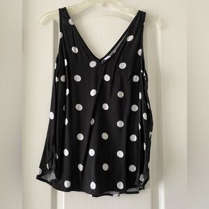 Old Navy V-Neck Flowy Tank Top Black w. White Dots Size: M